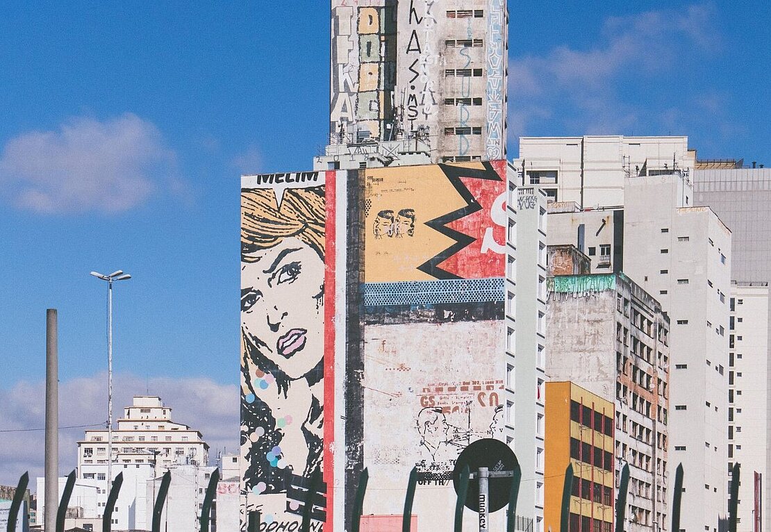 Hausfront mit Graffiti in São Paulo